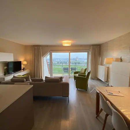 In Near The 아파트 니우포르트